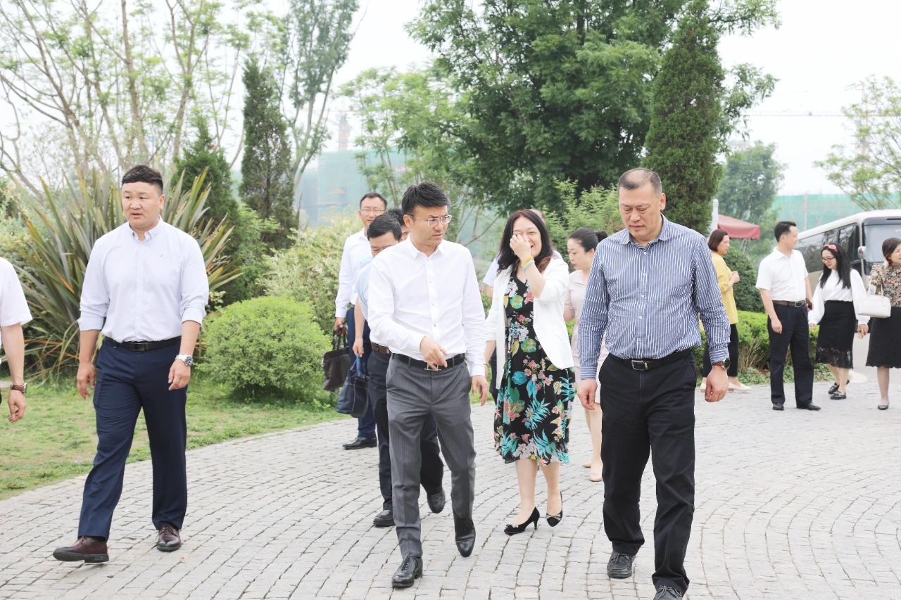 外交部外事管理司司長王同慶一行調研中法農業科技園